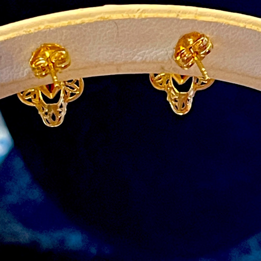 (SOLD)14k yellow gold earrings - Picture 3 of 11